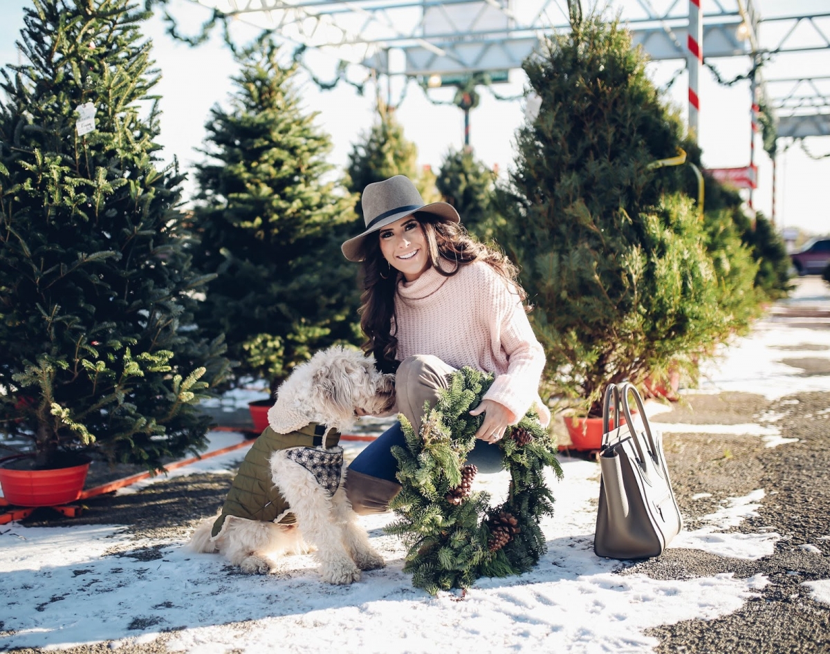 Live Wreath/Garland Shopping with my Goldendoodle The Sweetest Thing