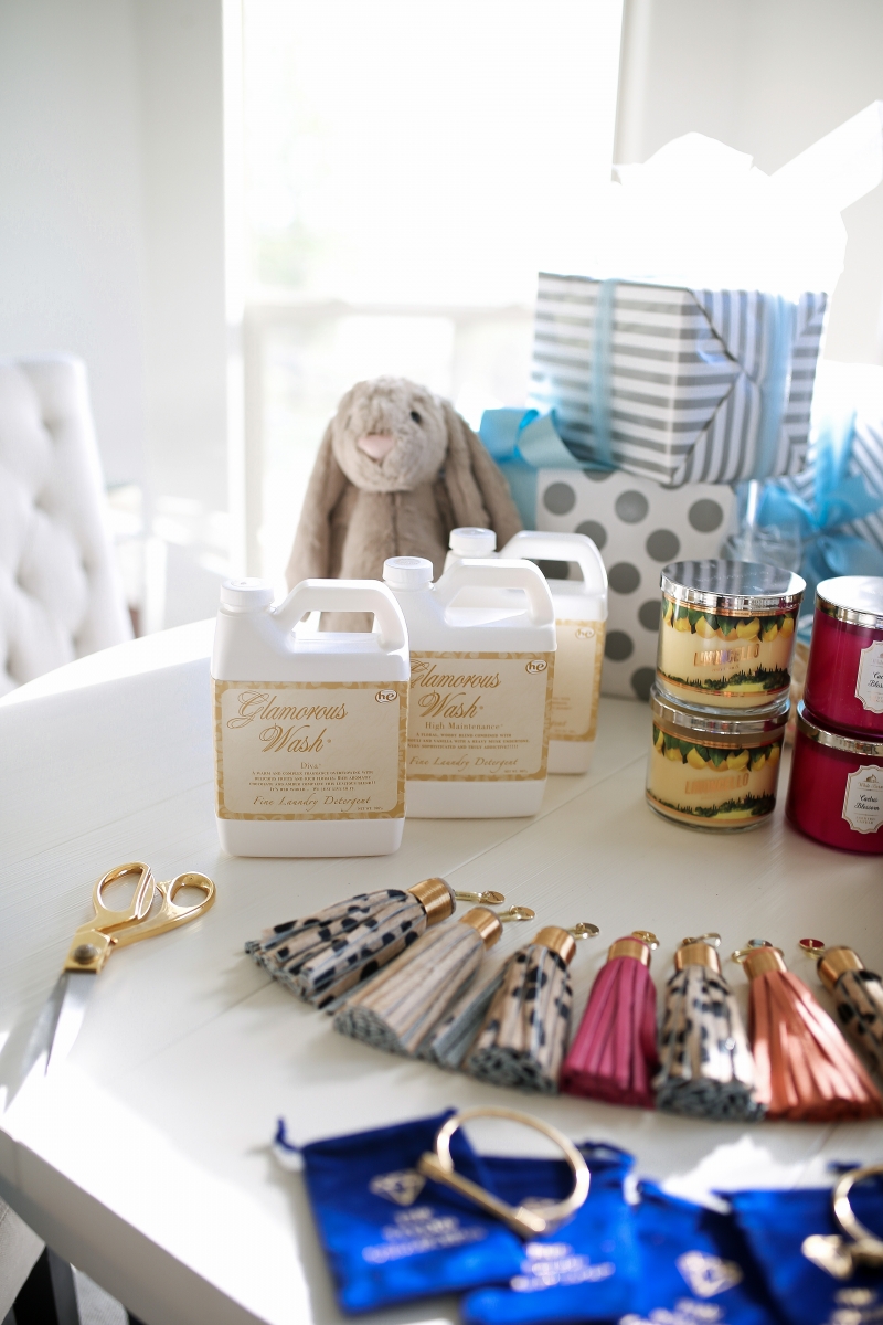 Gift for best sale baby shower host