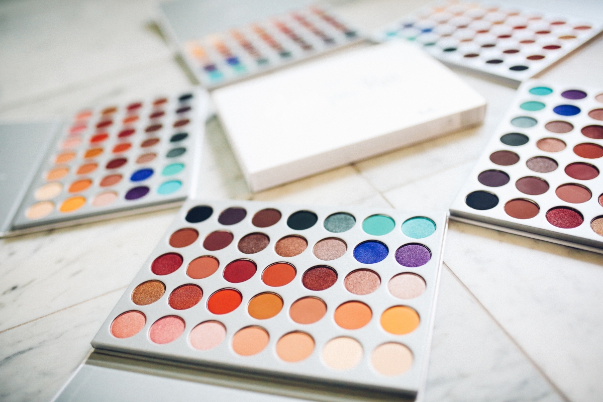 Jaclyn Hill Morphe Palette review, Jaclyn hill morphe palette giveaway, emily gemma blog, the sweetest thing blog, emily gemma airport travel style, cute airport travel style, best colors in jaclyn hill palette, cute airport fashion, airport travel style