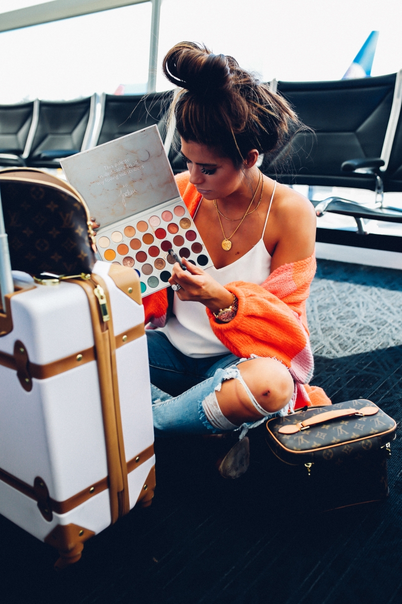 Jaclyn Hill Morphe Palette review, Jaclyn hill morphe palette giveaway, emily gemma blog, the sweetest thing blog, emily gemma airport travel style, cute airport travel style, best colors in jaclyn hill palette, cute airport fashion, airport travel style