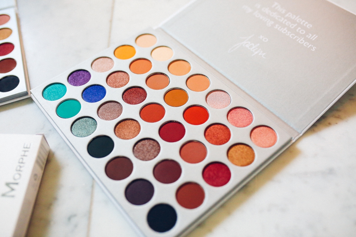 Jaclyn Hill Morphe Palette review, Jaclyn hill morphe palette giveaway, emily gemma blog, the sweetest thing blog, emily gemma airport travel style, cute airport travel style, best colors in jaclyn hill palette, cute airport fashion, airport travel style