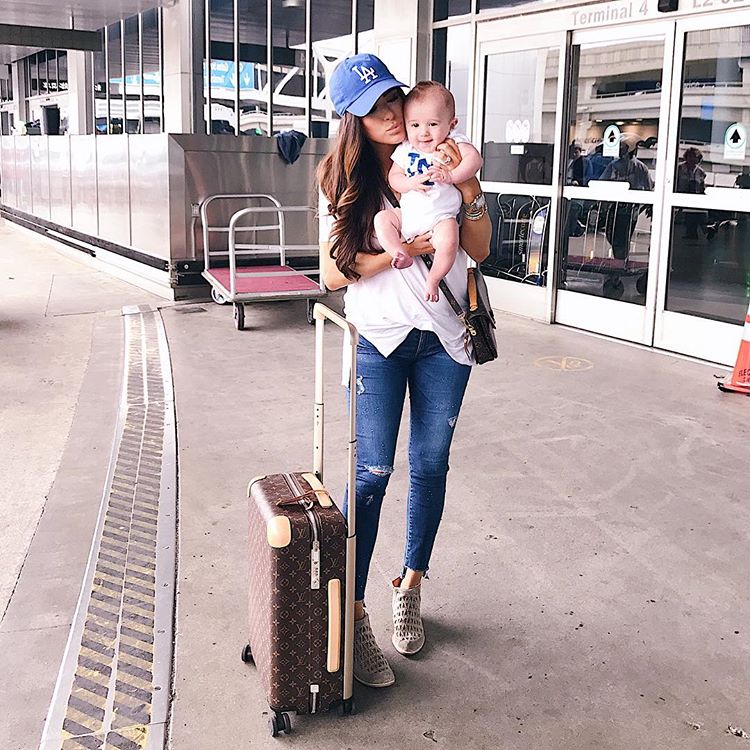 20 Easy To Re-Create Cute Travel Outfits ✈️