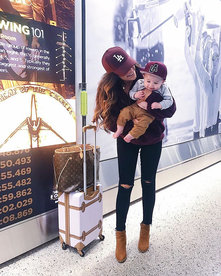 cute airport travel outfits, baby mommy casual airport travel outfits