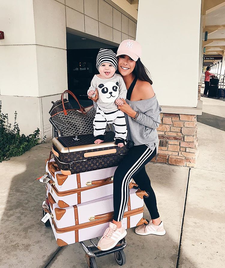  20 Easy To Re-Create Cute Travel Outfits featured by top US fashion and travel blogger, Emily Gemma of The Sweetest Thing:airport-travel-outfit-pinterest-cute-airport-travel-outfits-fall-fashion-2017-emilyanngemma2