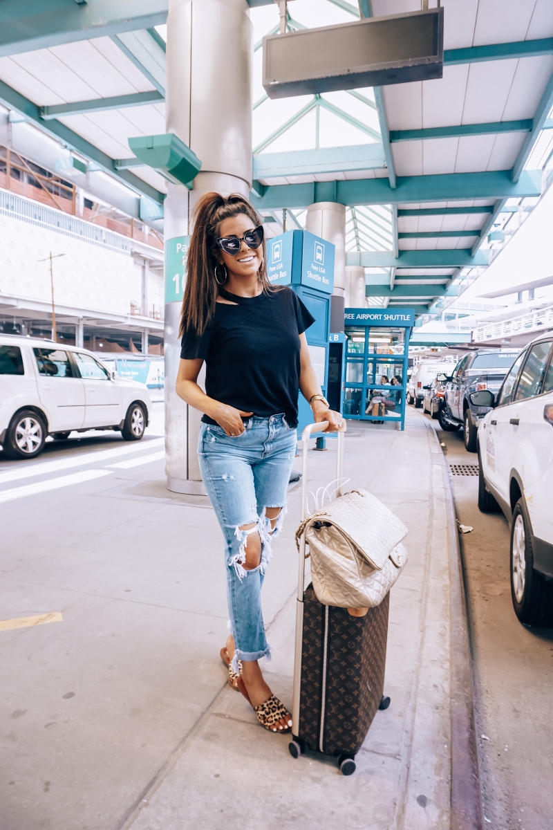 20 Easy To Re-Create Cute Travel Outfits featured by top US fashion and travel blogger, Emily Gemma of The Sweetest Thing: pinterest fall 2018 cute airport travel fashion outfit fall 2018, emily gemma travel style, stylish cute casual travel outfit idea 2018, louis vuitton carry on horizon, XL chanel bag airline tote gold