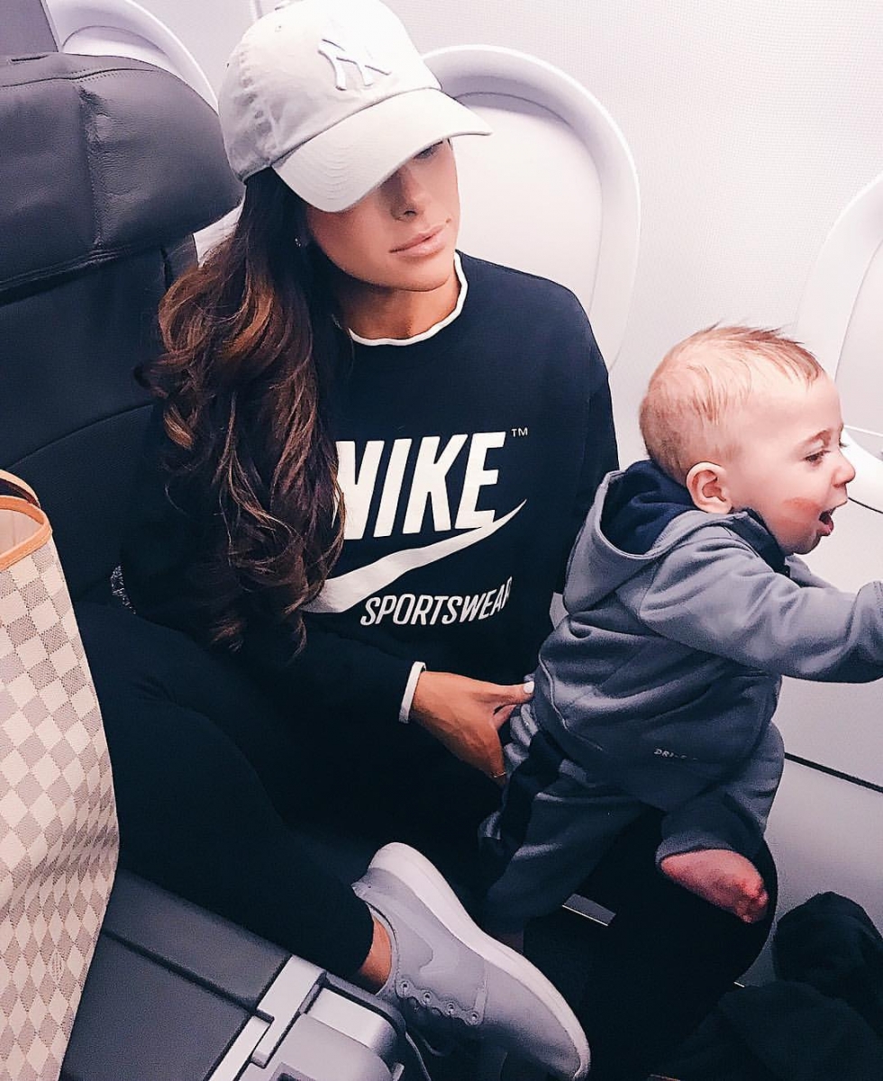 20 Easy To Re-Create Cute Travel Outfits featured by top US fashion and travel blogger, Emily Gemma of The Sweetest Thing: emily-ann-gemma-instagram-flying-with-baby-tips, travel style airport fashion pinterest fall 2018
