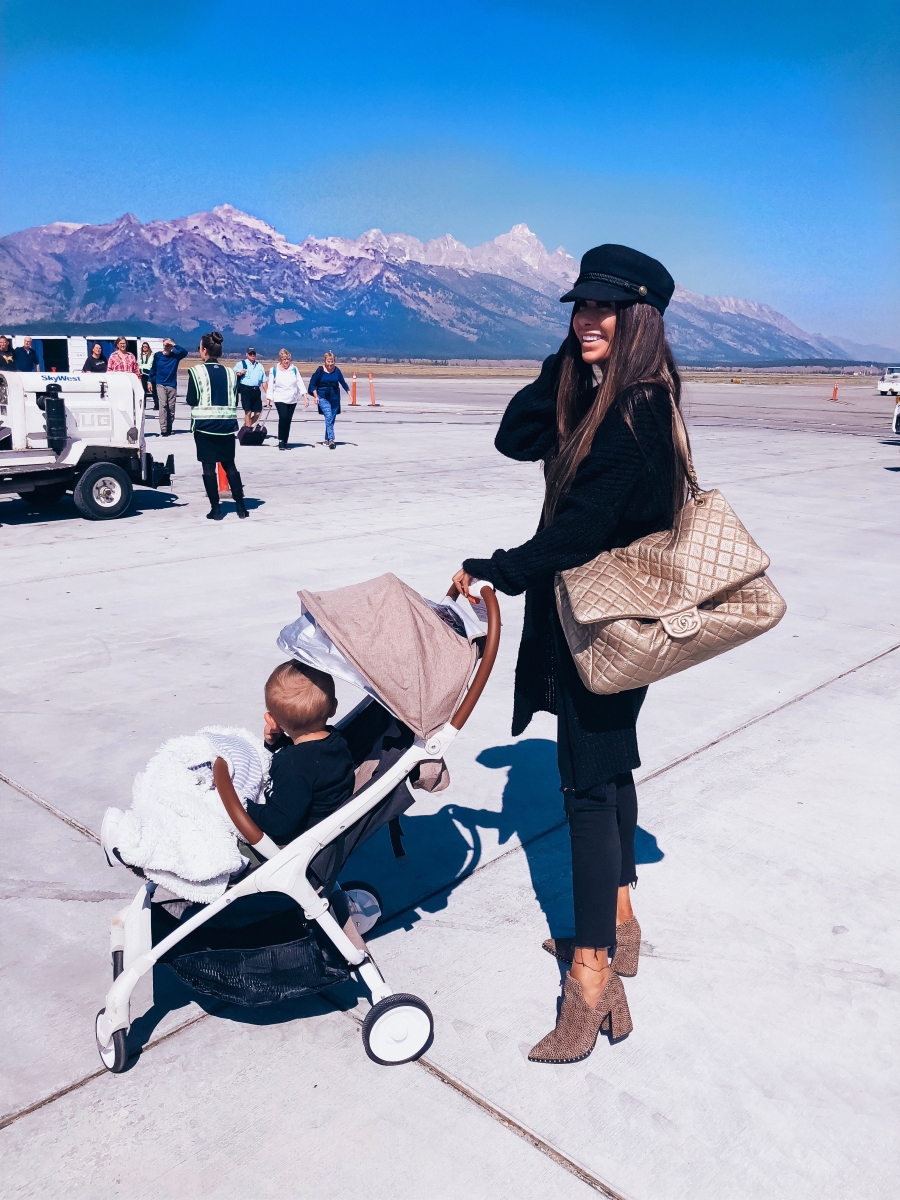  20 Easy To Re-Create Cute Travel Outfits featured by top US fashion and travel blogger, Emily Gemma of The Sweetest Thing:cute airport fashion outfit fall 2018 pinterest, emily gemma travel style, cute airport travel fashion outfit fall 2018, chanel XXL travel airlines bag