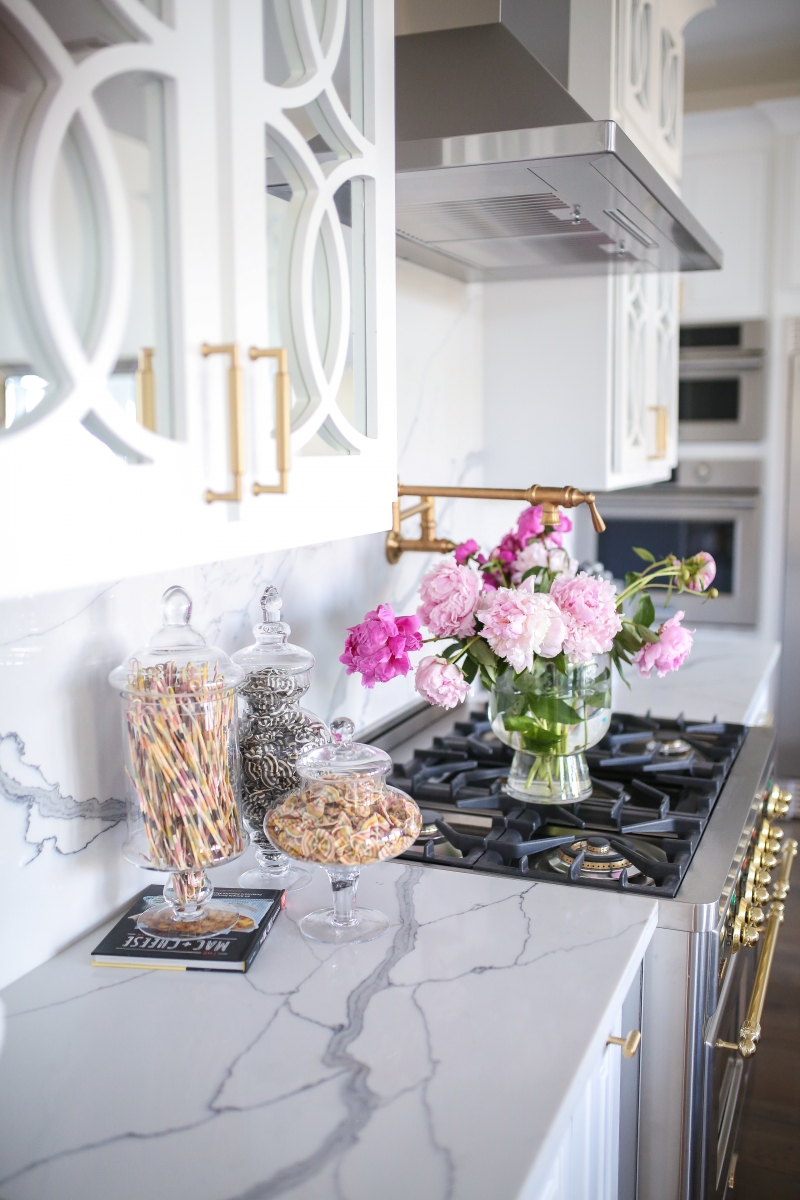 Pinterest kitchen inspiration, white quartz and gold hardware kitchen, ILVE oven, Emily ann gemma kitchen, luxury home kitchen pinterest 2019, colorful noodles in glass canisters, amazon prime must haves