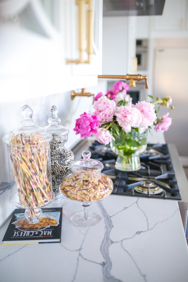 Pinterest kitchen inspiration, white quartz and gold hardware kitchen, ILVE oven, Emily ann gemma kitchen, luxury home kitchen pinterest 2019, colorful noodles in glass canisters, amazon prime must haves