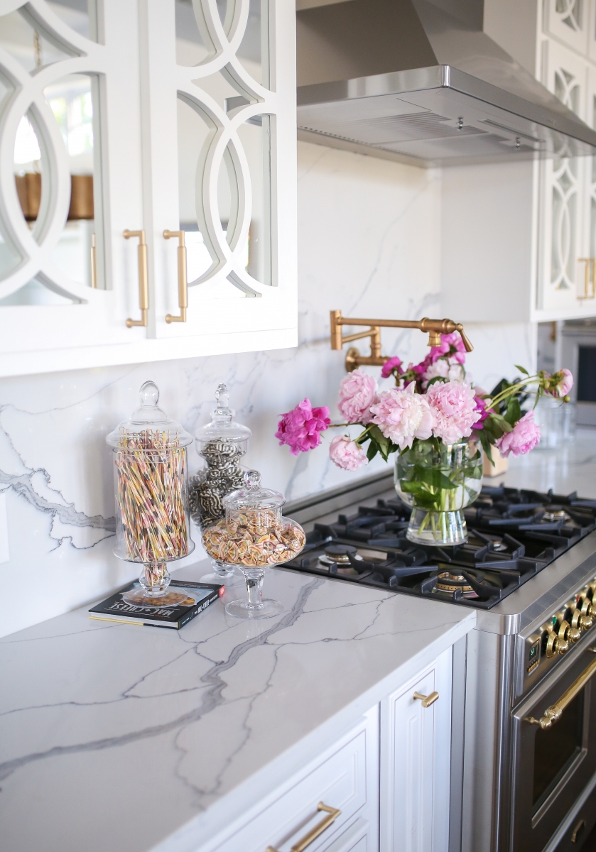 Pinterest kitchen inspiration, white quartz and gold hardware kitchen, ILVE oven, Emily ann gemma kitchen, luxury home kitchen pinterest 2019, colorful noodles in glass canisters, amazon prime must haves