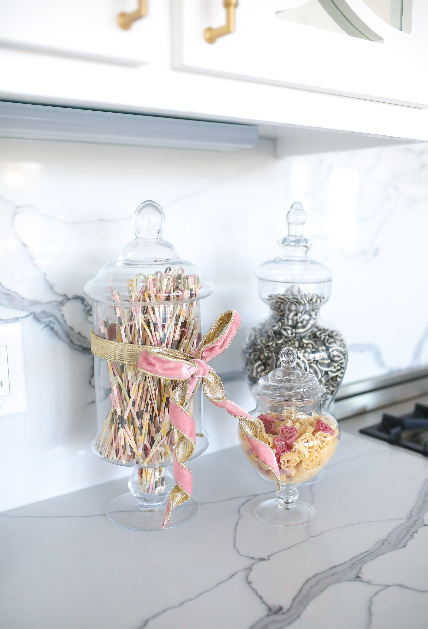 jars with noodles in kitchen, swig marble cup insulated, top amazon must haves, amazon best buys 2020, emily gemma, amazon prime must haves blog post,_-4 | Amazon Prime Favorites by popular US life and style blog, The Sweetest Thing: image of Amazon Prime Apothecary jars. 