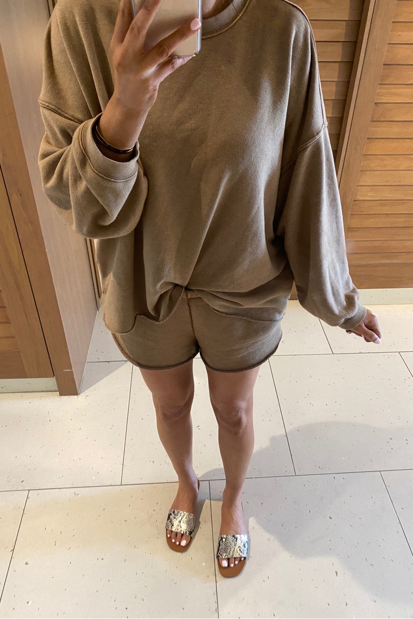 Instagram Fashion by popular US fashion blog, The Sweetest Thing: image of a woman wearing a Aerie AERIE SUNDAY SOFT OVERSIZED SWEATSHIRT, Aerie shorts, and Steve Madden NIKINI GOLD SNAKE slides. 