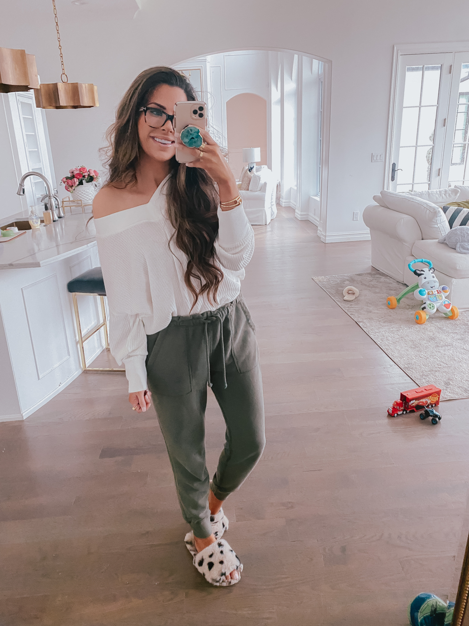 Lounge Outfit Ideas - StyledJen