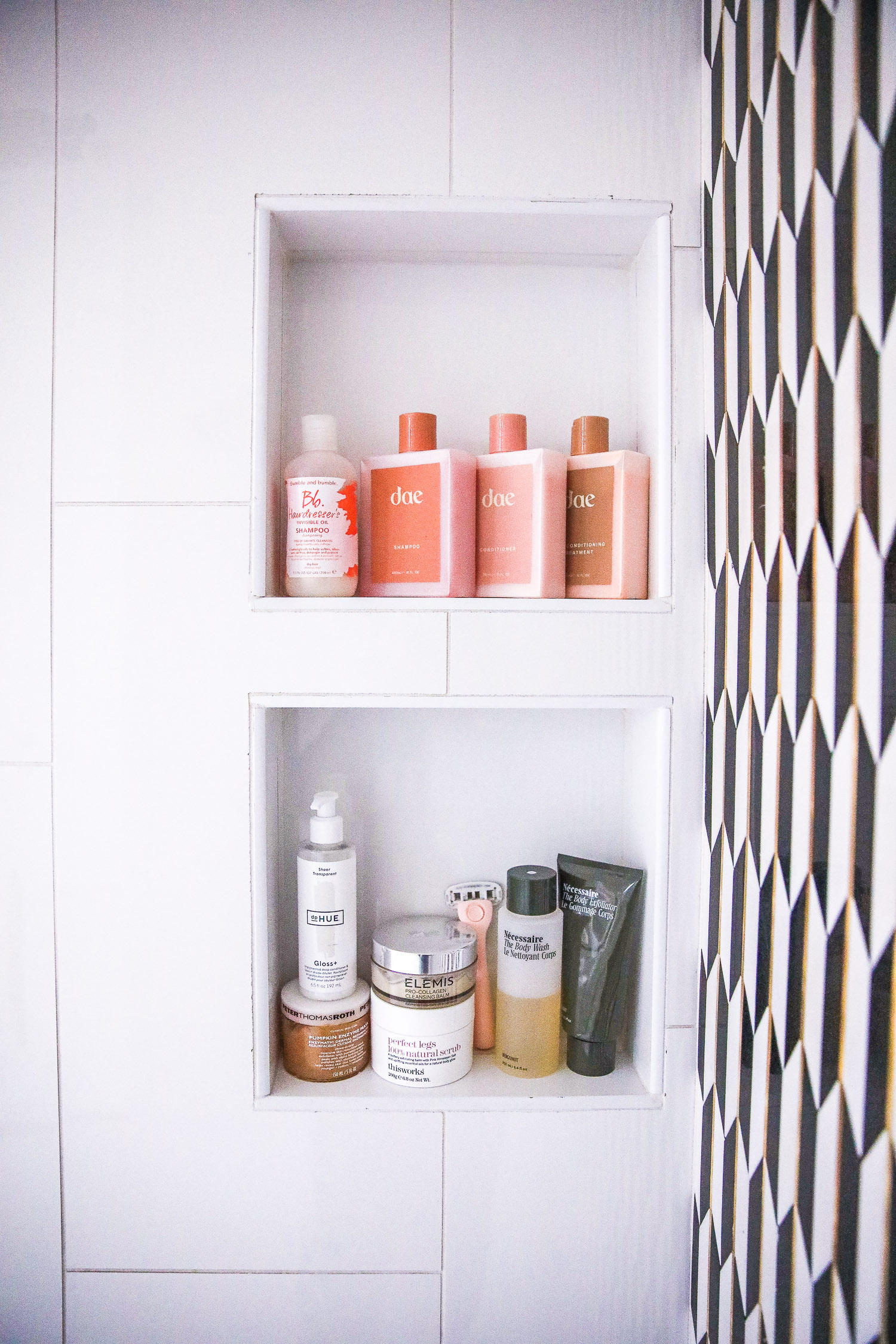 dae shampoo and conditioner, billie razor review, necessaries body wash exfoliator, Elemis cleansing balm | Nighttime Routine by popular US beauty blog, The Sweetest Thing: image of a shower with Dae shampoo, Dae daily conditioner, Dae Deep conditioner, and Elemis cleansing balm. 