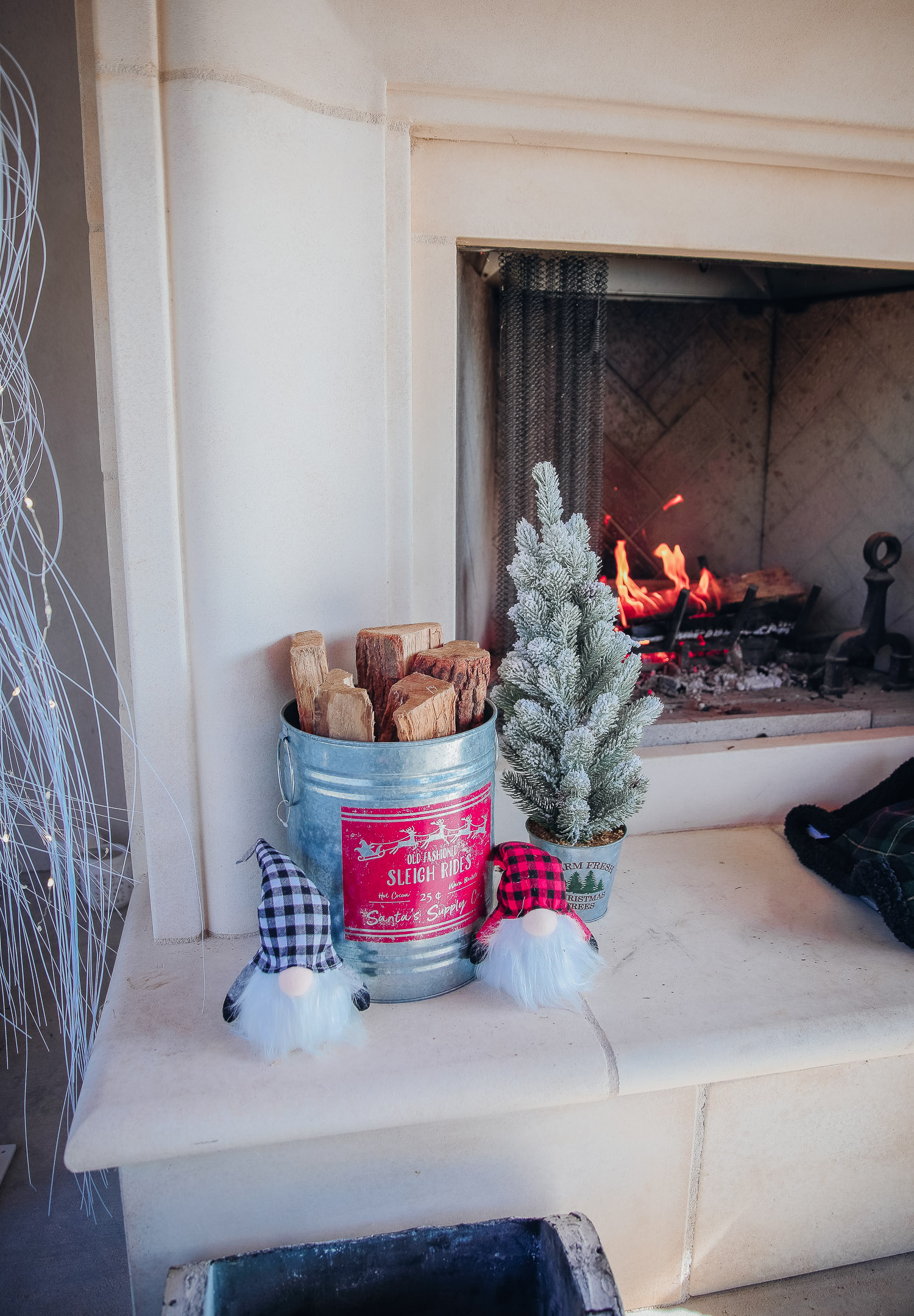 affordable holiday backyard decor by top US lifestyle blogger, Emily Gemma of The Sweetest Thing.