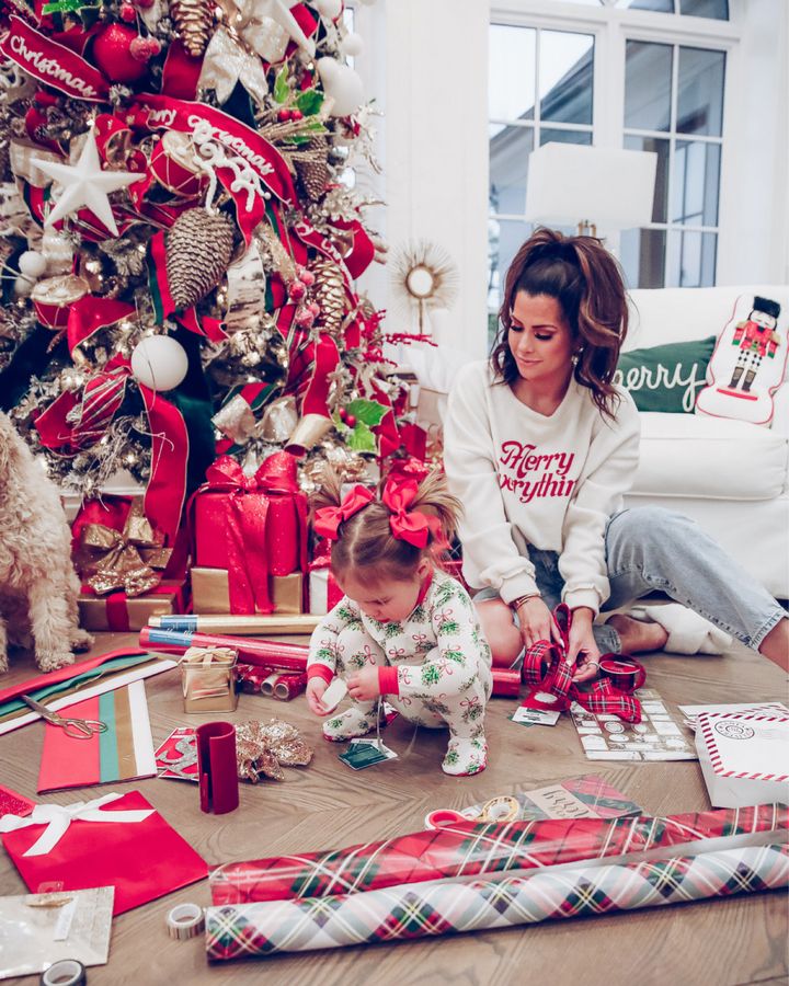 Christmas jammies, Christmas pajamas, Christmas sweatshirt, gift wrapping ideas, christmas tree decor, how to wrap christmas presents, walmart christmas, Emily Gemma