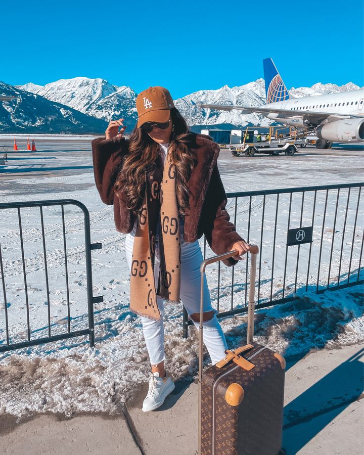 casual travel outfit idea winter 2021, airport fashion outfit idea, cute airport outfit idea winter, fendi tote
