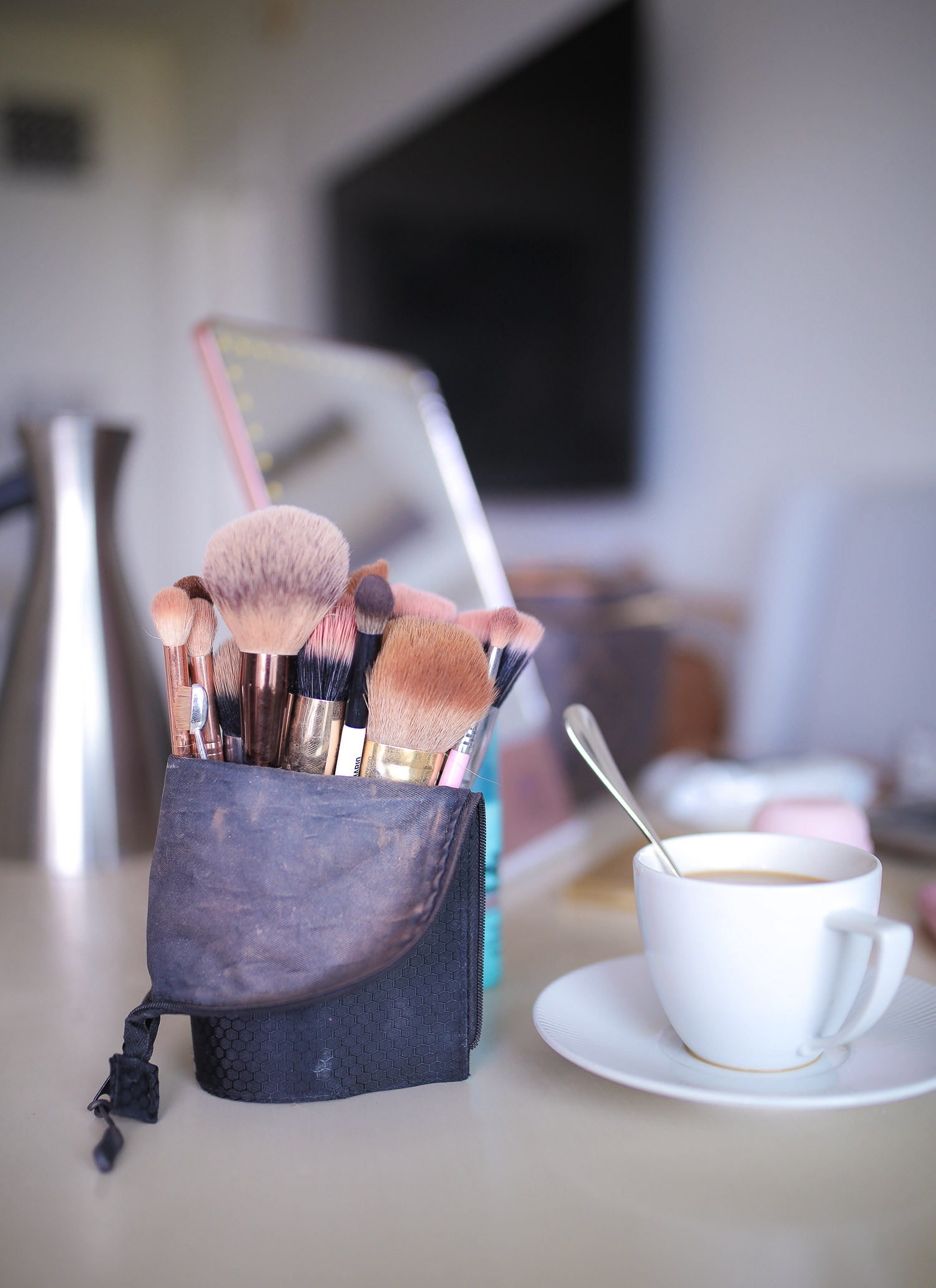 Amazon makeup brush holder travel storage, Emily Gemma makeup brushes, montage Laguna Beach review, Emily Gemma | Travel Hacks by popular life and style blog, The Sweetest Thing: image of makeup brushes. 