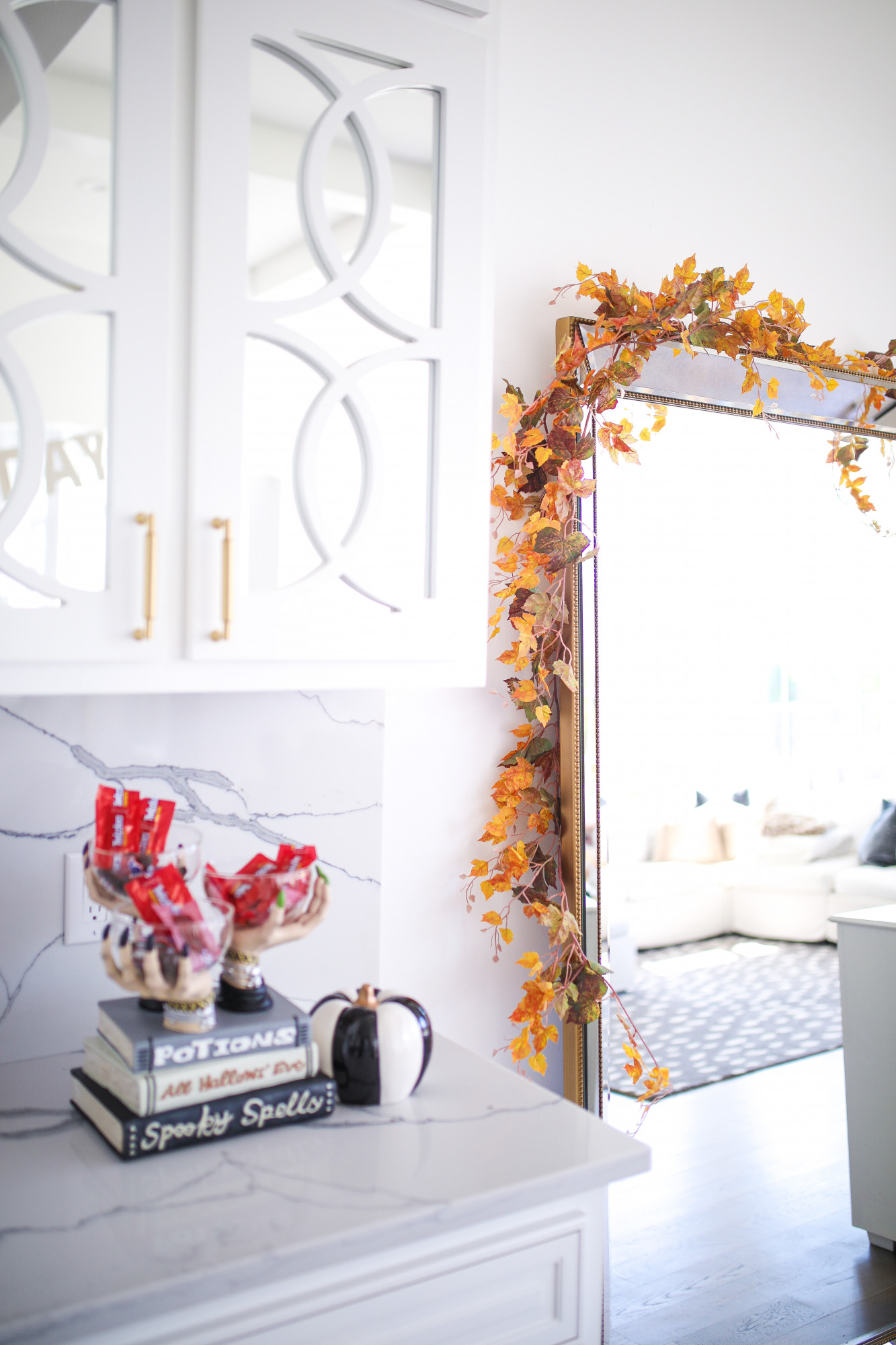 walmart fall home decor 2021, emily geWalmart Fall Home Decor featured by top US lifestyle blogger, The Sweetest Thingmma halloween decor, pinterest halloween fall decor 2021.3