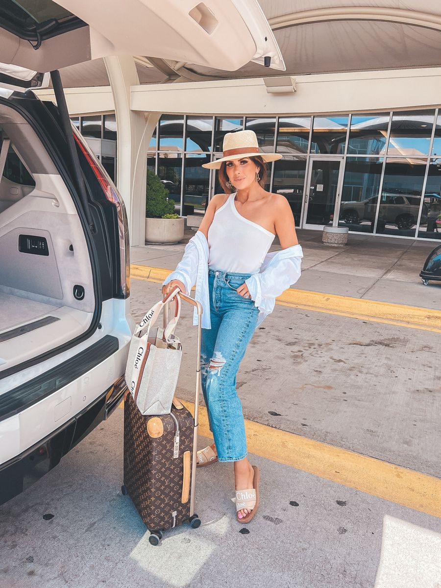 Emily Gemma Airport Outfits 2022, Chloe Logo Slide Sandals, Chlow Woody Large Tote Bag, Emily Ann Gemma