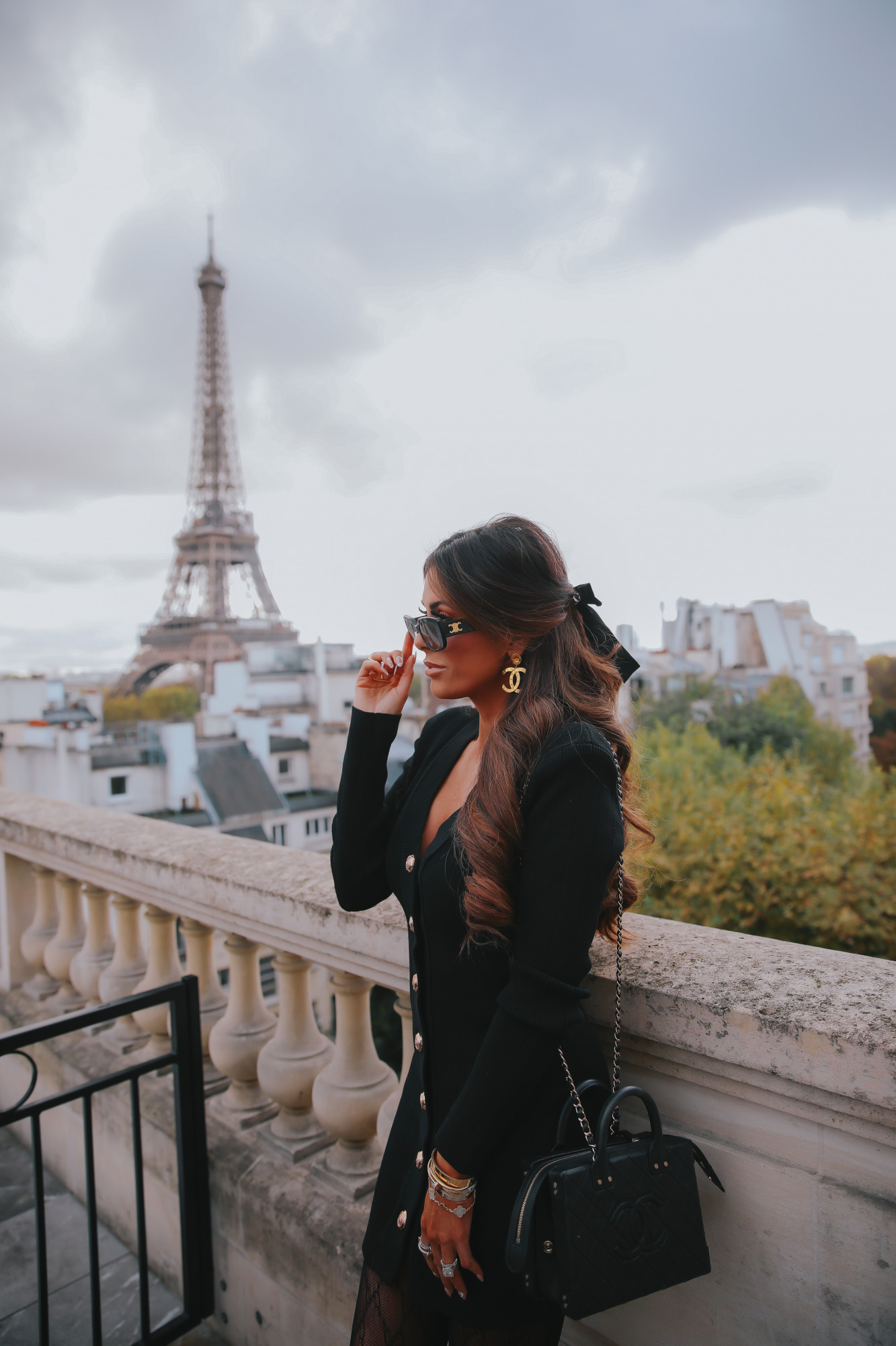 paris outfit ideas winter 2022, cute hairstyle with bow, celine triomph sunglasses